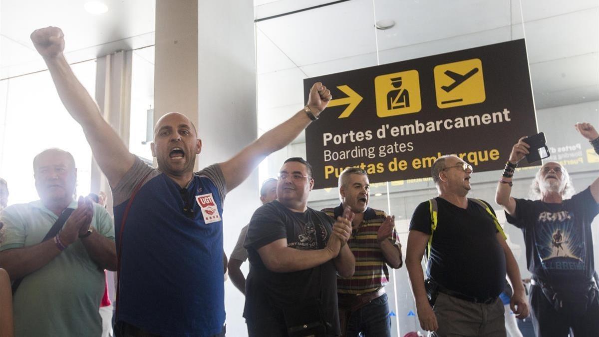 Protesta de los trabajadores de Eulen en El Prat.