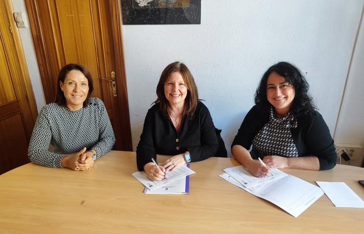 Imagen de la firma del convenio