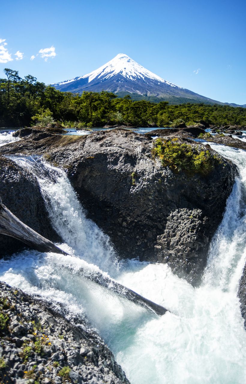 Volcán Osorno y saltos del Petrohué.