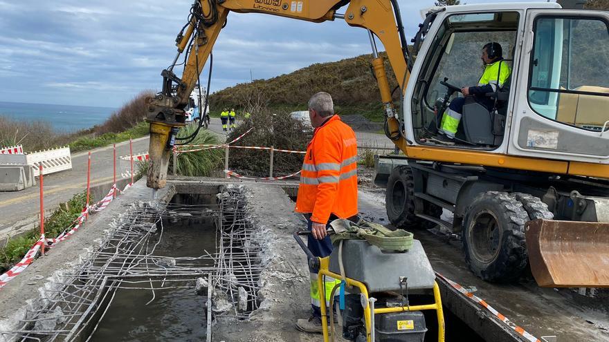 Sumarte y Edar Bens inician el estudio que motiva los desbordes de aguas residuales en el arenero de Suevos