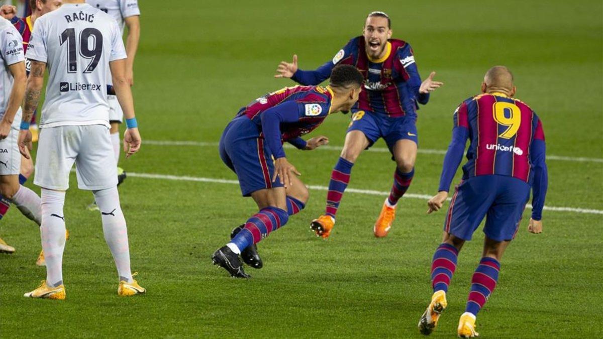 Ronald Araujo logró su primer gol con la camiseta del FC Barcelona