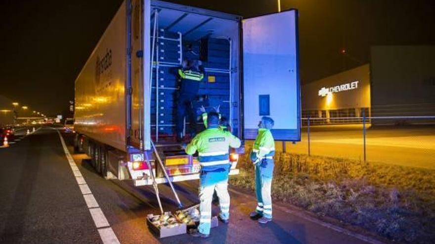 Holanda Detenen un camioner espanyol per tràfic d&#039;éssers humans