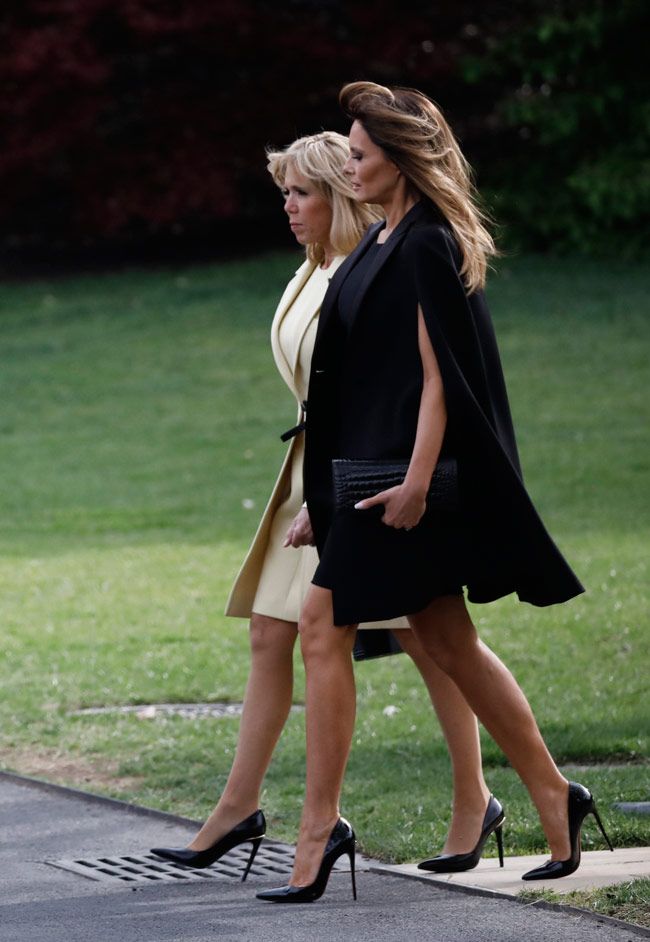 Del vestido capa de Melania Trump a los coloridos looks de Brigitte Macron,  todos los guiños de moda de las primeras damas - Woman