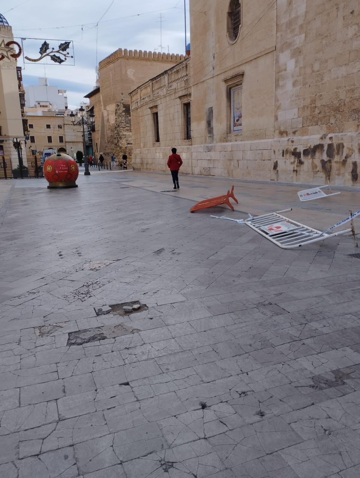 Las vallas colocadas en la basílica de Santa María la pasada semana