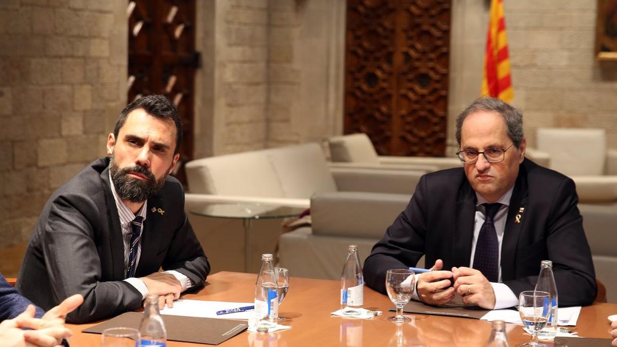 El presidente del Parlament, Roger Torrent, y el 'president', Quim Torra, en una reunión en el Palau de la Generalitat.