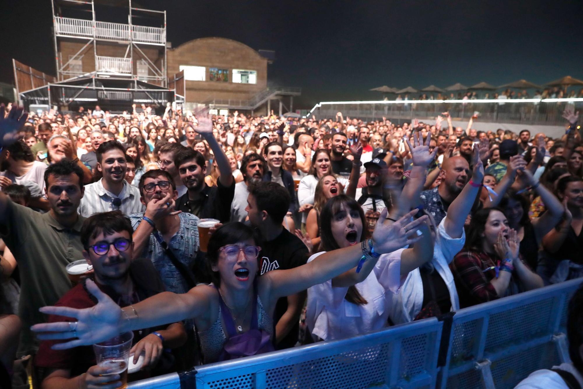 El Latitudes ubica musicalmente a miles de personas al abrigo de la ría