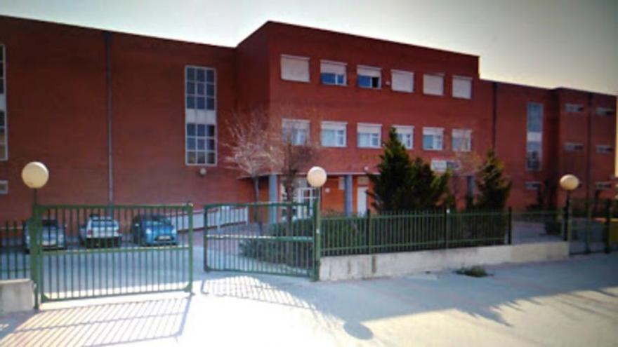 Una menor apuñala a un compañero de clase en un instituto en Madrid