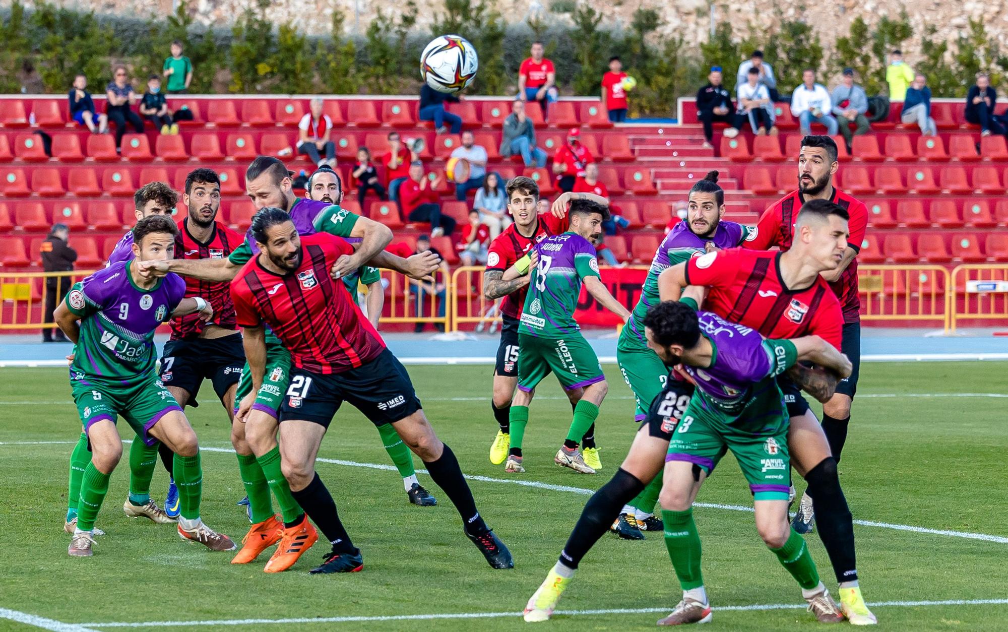 La Nucía deja escapar la victoria con un gol en el 99’. El árbitro sale escoltado tras una tangana final