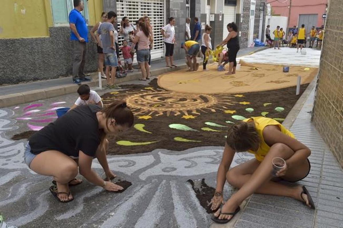 Alfombras por la fiesta de la Vingen del Carmen, ... Alfombras por la fiesta de la Vingen del Carmen, ...