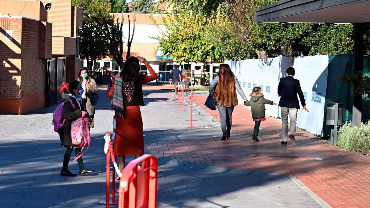 Vista de l&#039;escola on es va produir l&#039;atropellament mortal a Madrid