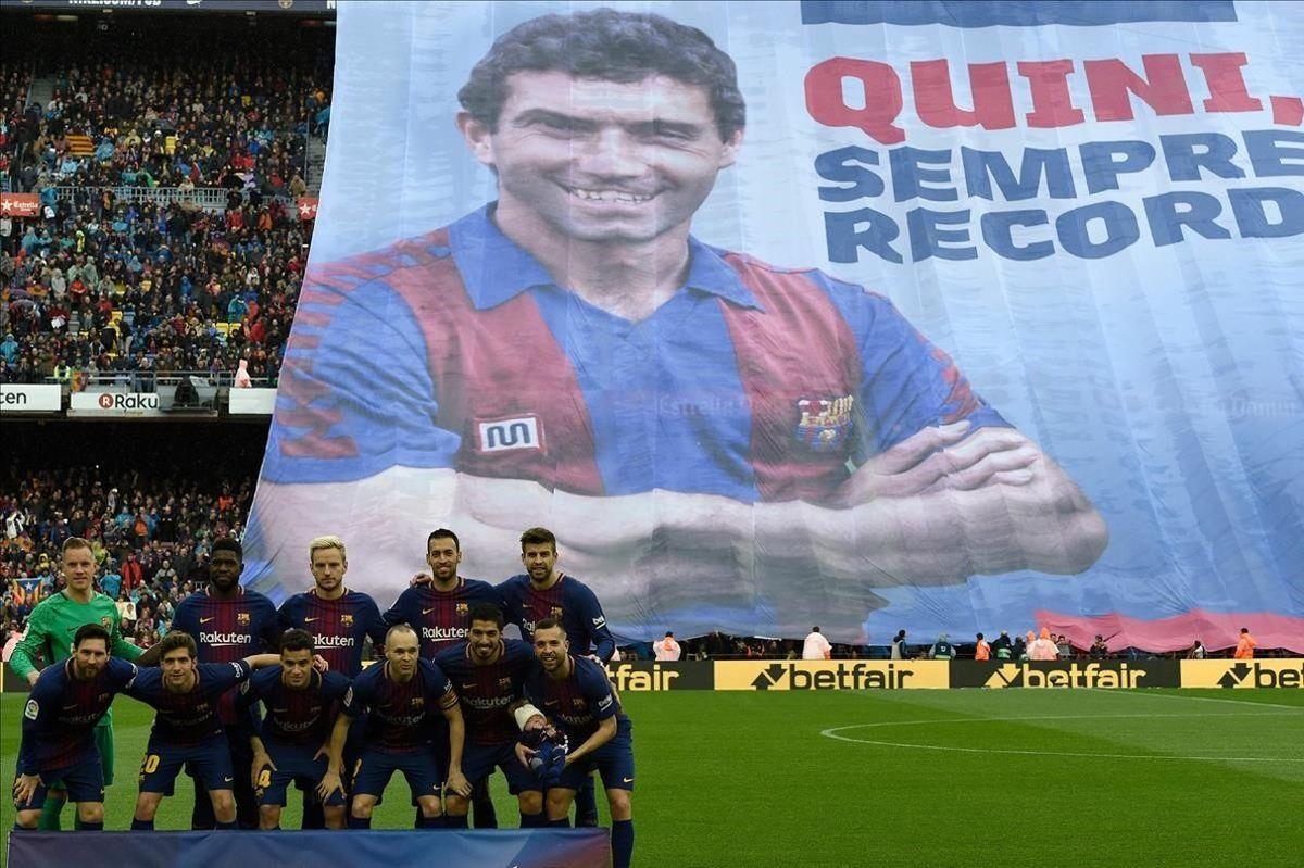 El Camp Nou rinde homenaje a Quini tras su muerte en 2018.