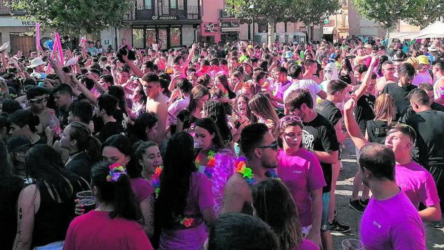 Peñistas el año pasado en una de las actividades de las fiestas patronales de San Agustín. Foto: María Jesús Cachazo