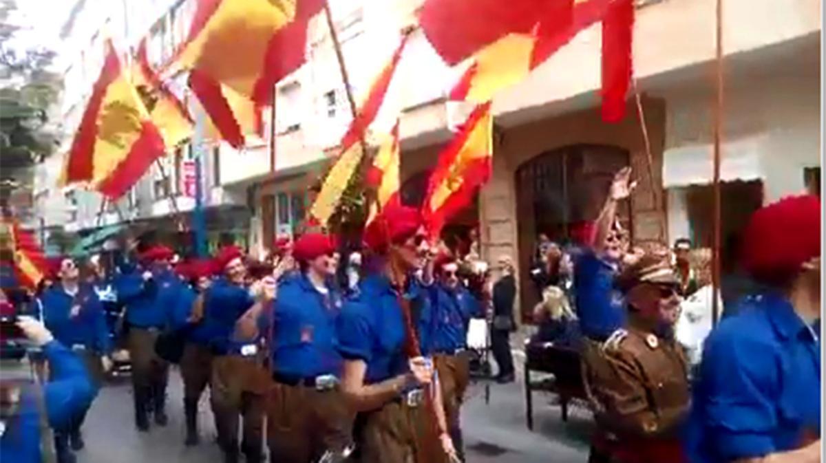 La murga Galipoteros, a la cercavila del carnaval de Santoña.