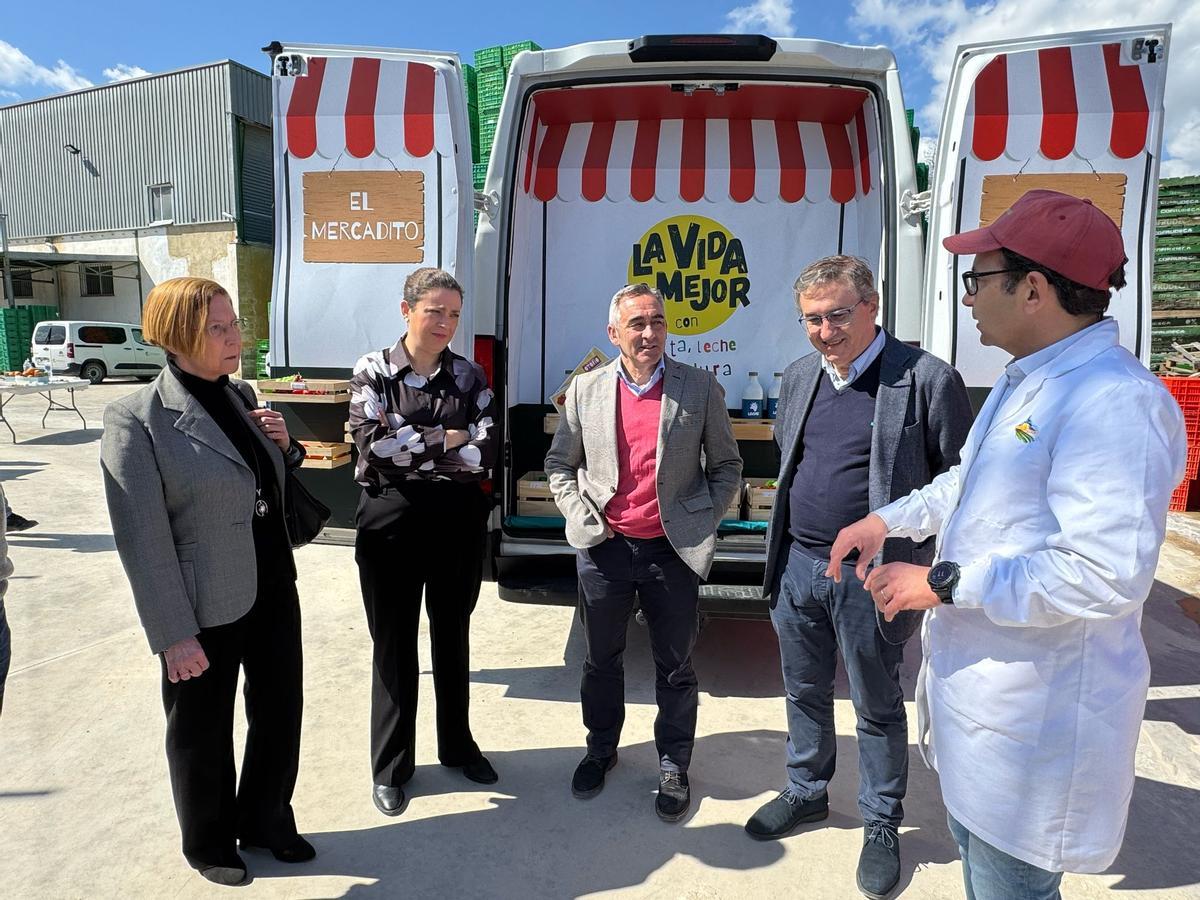 La presentación, que ha tenido lugar en la Cooperativa Cofrudeca de Bèlgida, ha contado con los consellers de Agricultura, Agua, Ganadería y Pesca, Miguel Barrachina; y el conseller de Educación, Cultura, Universidades y Empleo, José Antonio Rovira.