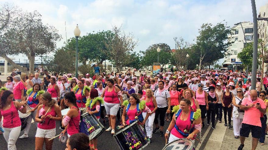 Caminata ayer en Arrecife por el Día Mundial contra el Cáncer de Mama.