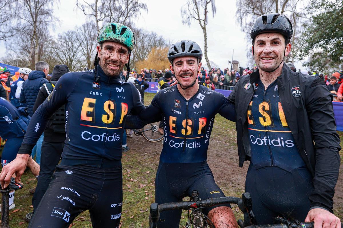 Por la izquierda, Felipe Orts, Mario Junquera y Kevin Suárez, corredores españoles en la prueba élite