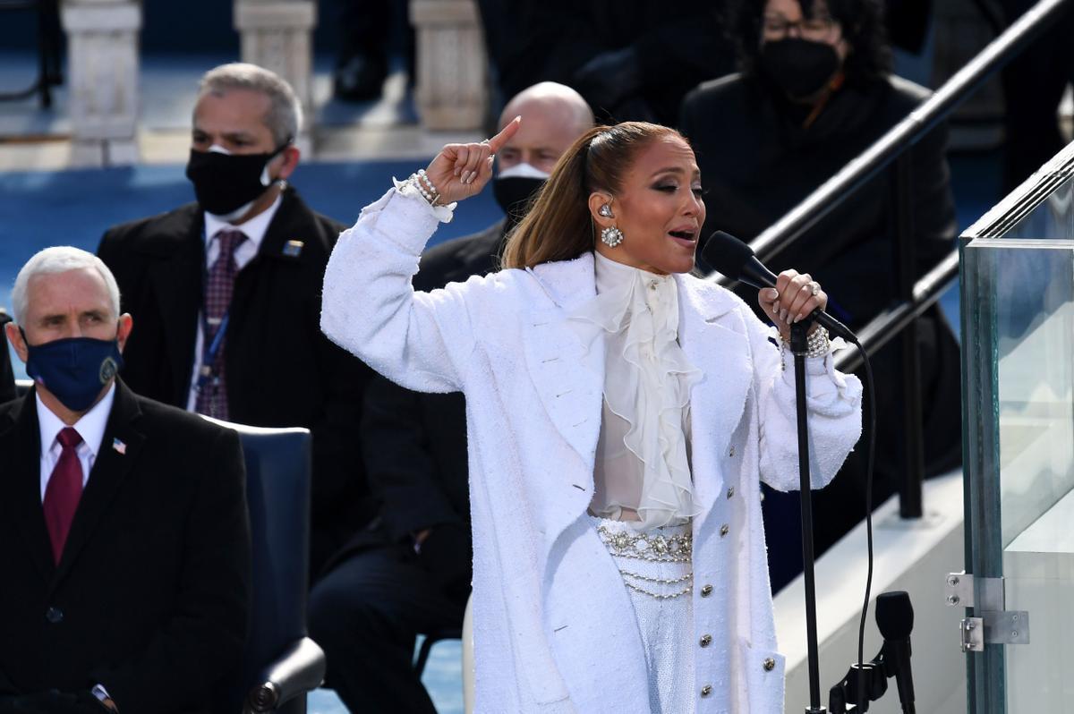 El poderós missatge de Jennifer López i el seu ‘look’ de Chanel durant la presa de possessió de Joe Biden