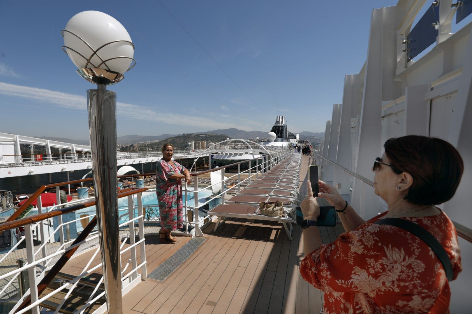 El MSC Orchestra llega al Puerto de Málaga, que será su puerto base este verano