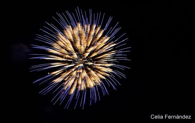 Espectáculo de fuegos artificiales tras el entierro de la sardina