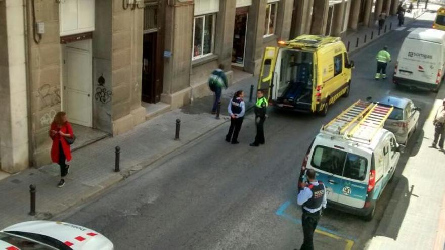 Ambulàncies i Mossos d&#039;Esquadra al carrer Carrió, aquest divendres