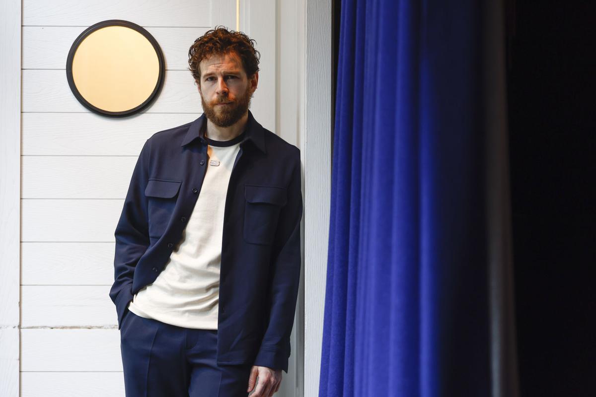 El actor Álvaro Cervantes posa durante la presentación de la película 'Balandrau. Viento Salvaje'