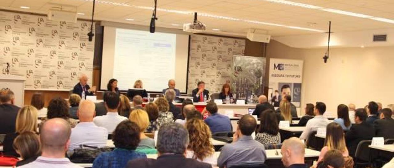 Acto de bienvenida en el Colegio de Gestores Administrativos de Alicante.