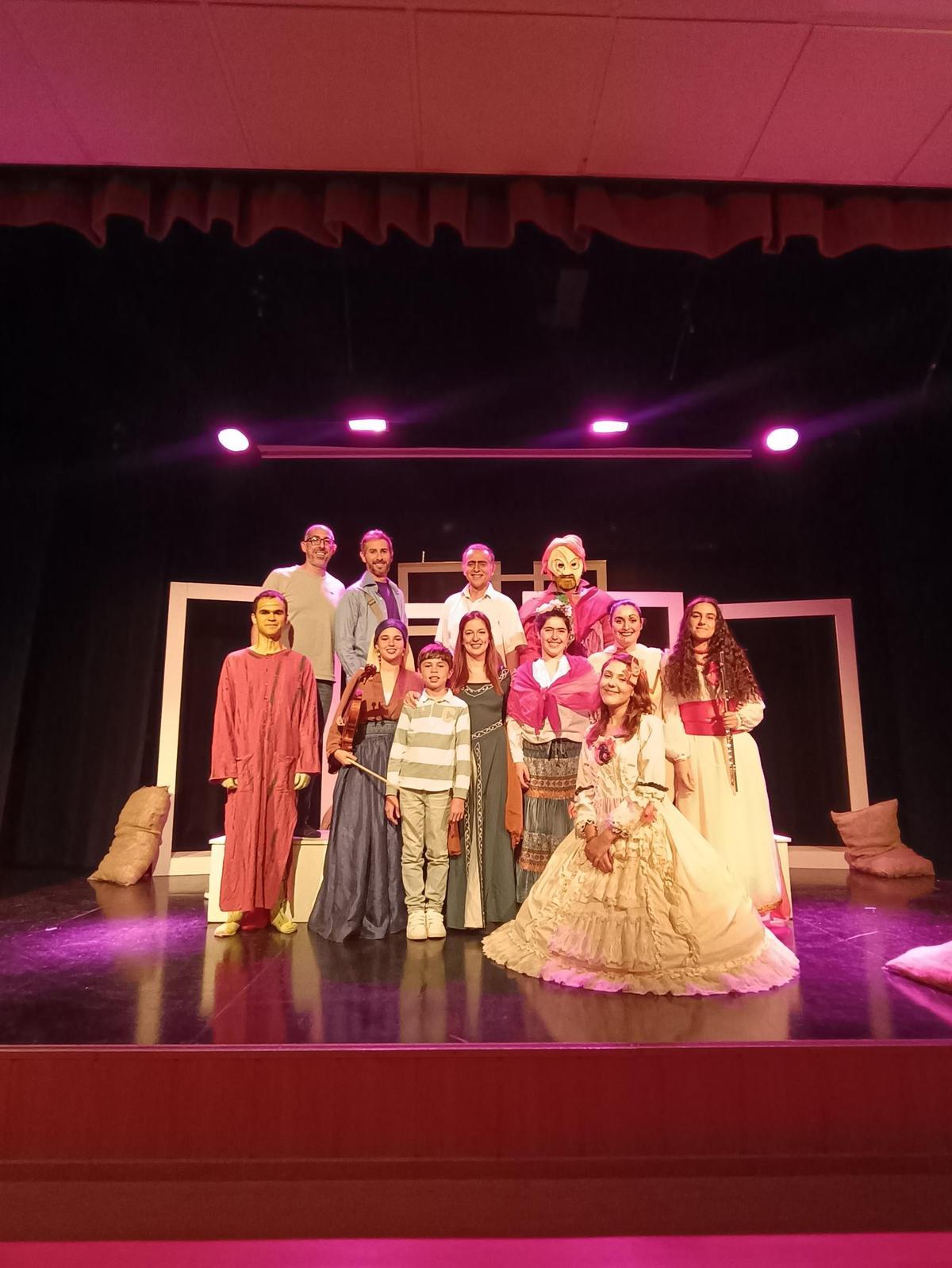 Elenco de la obra que Teatro en Construcción representará en Elche este domingo por la tarde