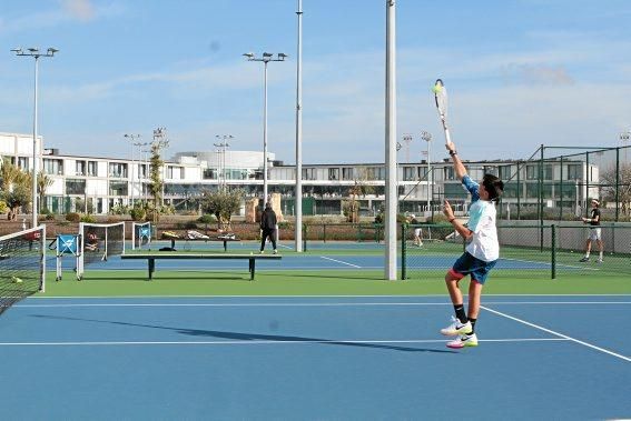 Sportunterkunft neben einer Tennisakademie: das Ra