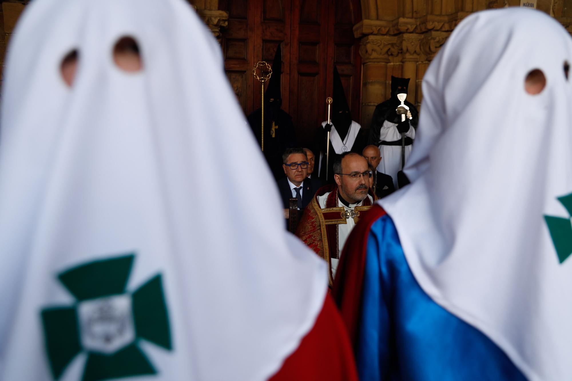 EN IMÁGENES: Emocionante sermón del Desenclavo y procesión del Santo Entierro