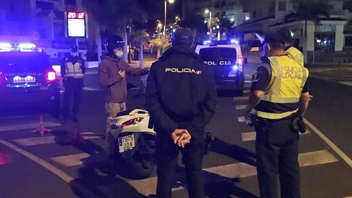 Arranca el toque de queda con más  policías, drones y cámaras de vigilancia