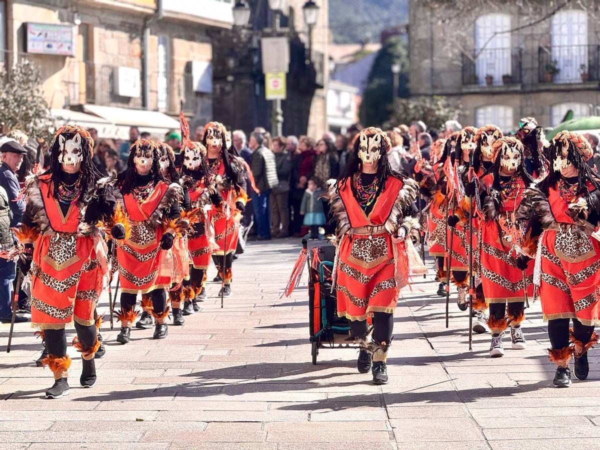 Participantes no desfile grupal do ano pasado.