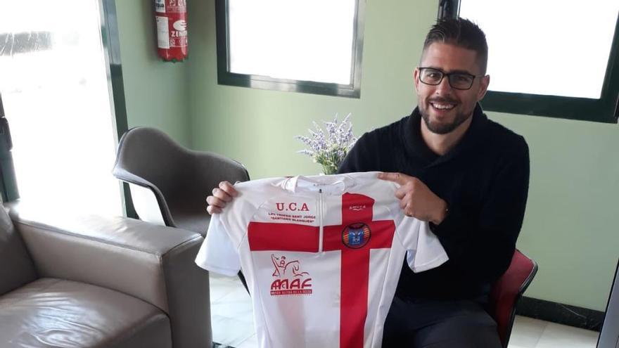 Los maillots diseñados por la UCA para los ganadores del Trofeo San Jorge