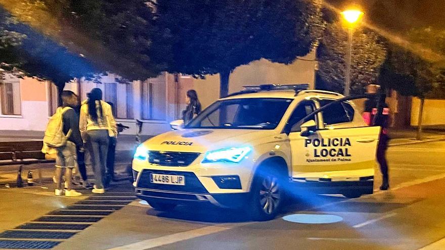 La Policía Local de Palma impone un centenar de denuncias por botellón y conductas incívicas el pasado fin de semana