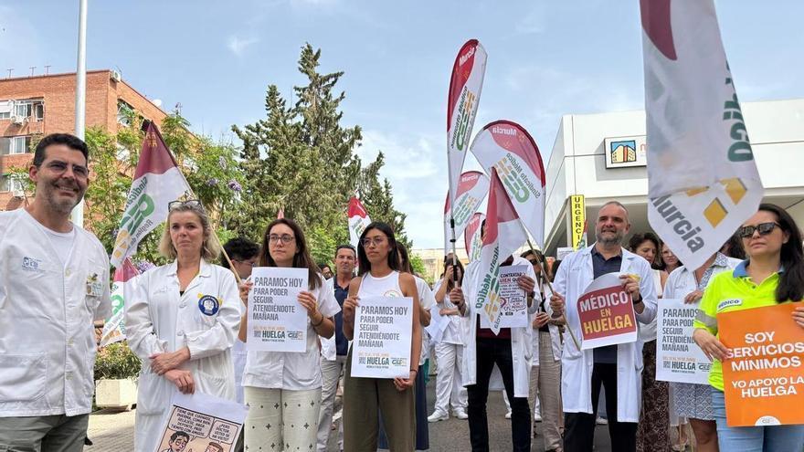Las ocho huelgas de médicos generan un atasco de 154.647 citas suspendidas en la Región en un año