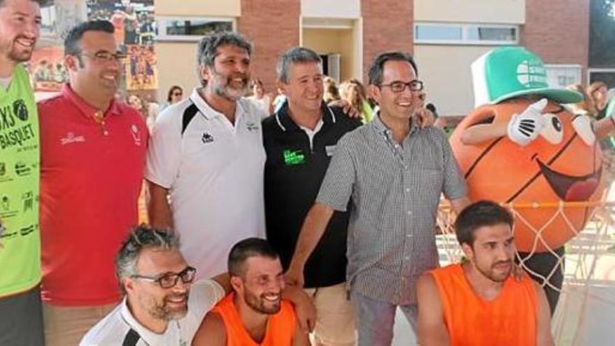 Els guanyadors sèniors amb l&#039;alcalde, Joan Carles Batanés