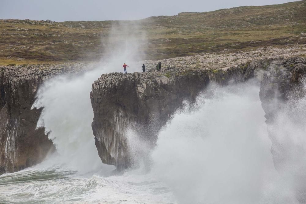 Temporal de lluvia y fuerte oleaje en Asturias