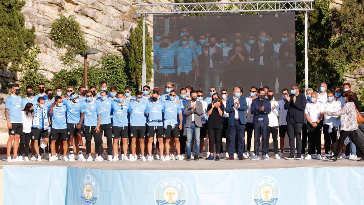 Imágenes de la celebración en casa de la UD Ibiza