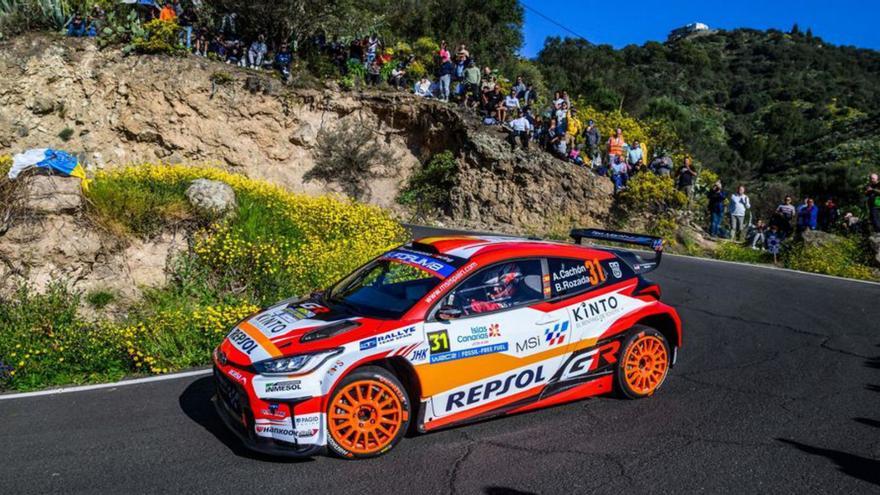 Alejandro Cachón, primer español en la etapa inaugural del Rally de Canarias