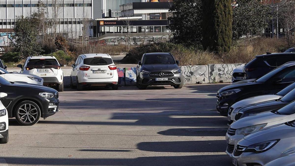 L'actual aparcament que es rehabilitarà.