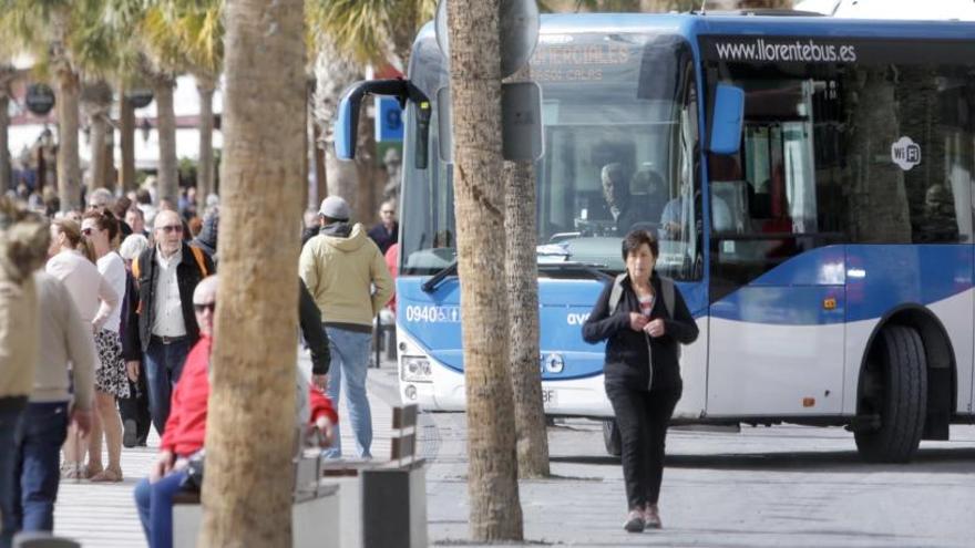 El desvío de autobuses por el paseo de Levante provoca atascos en Benidorm