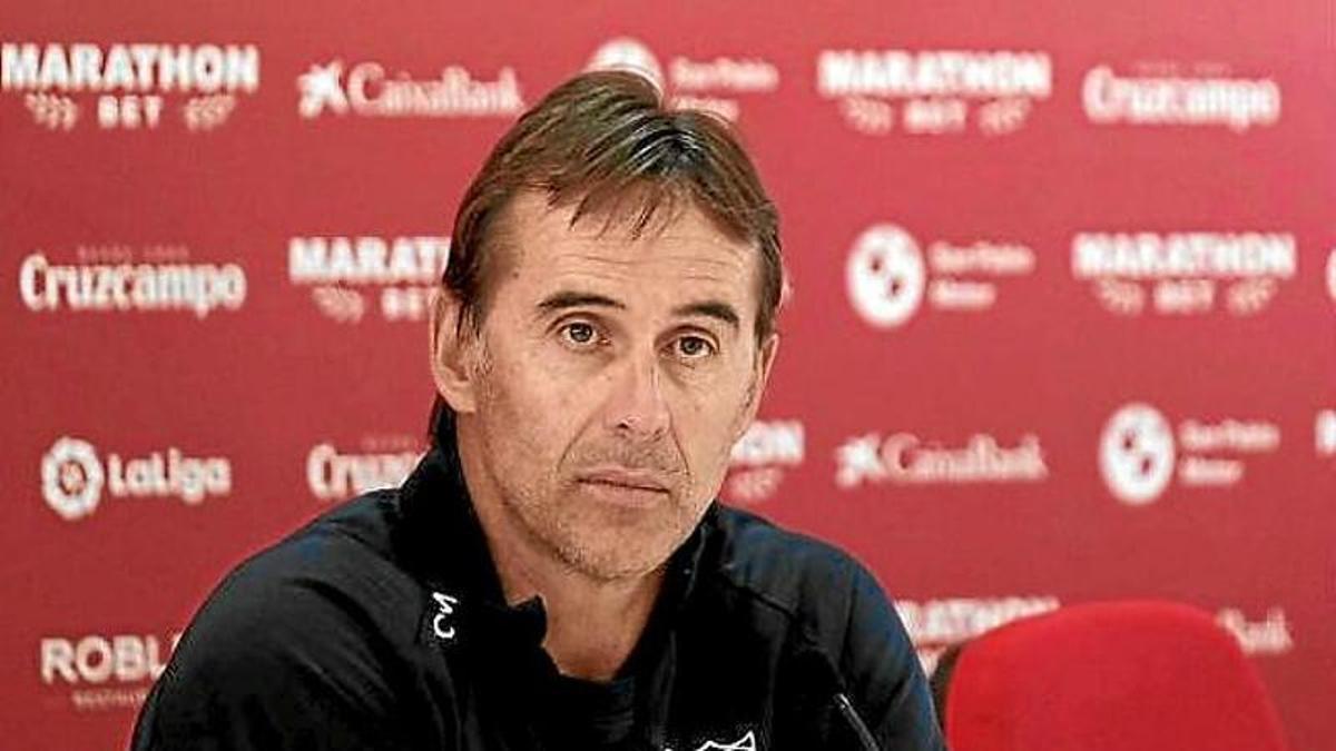 Julen Lopetegui, durante una rueda de prensa con el Sevilla.