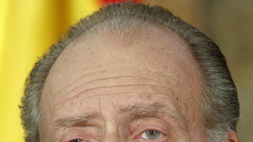 El Rey ha pasado el día de su 71º cumpleaños trabajando en su despacho del Palacio de la Zarzuela y aprovechando el tiempo libre que le ha quedado para celebrar su aniversario "en el ámbito familiar"