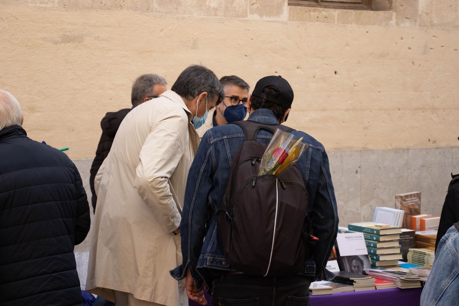 Sant Jordi arranca en Palma animado y con buen ritmo de ventas