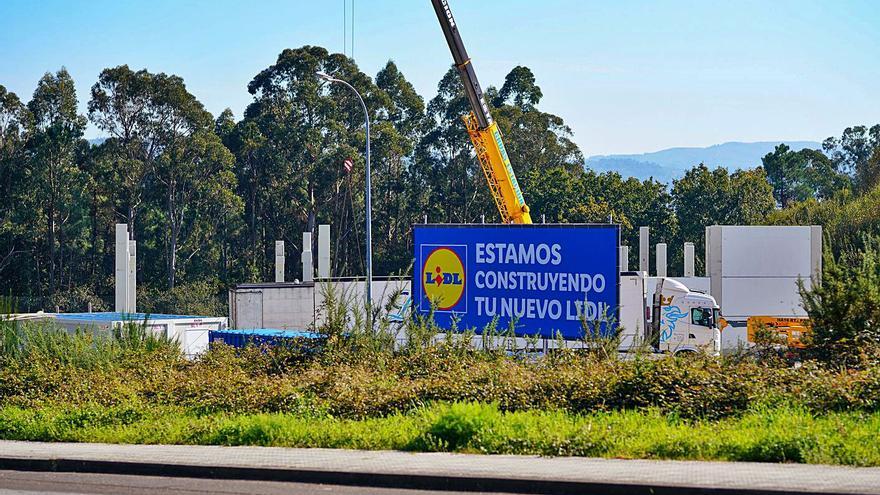 La estructura del Lidl de A Estrada ya se intuye en sus pilares | BERNABÉ