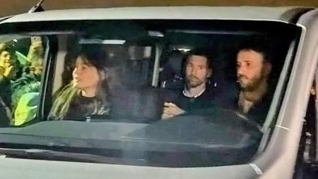Leo Messi, a su llegada a la casa de sus padres en Rosario.