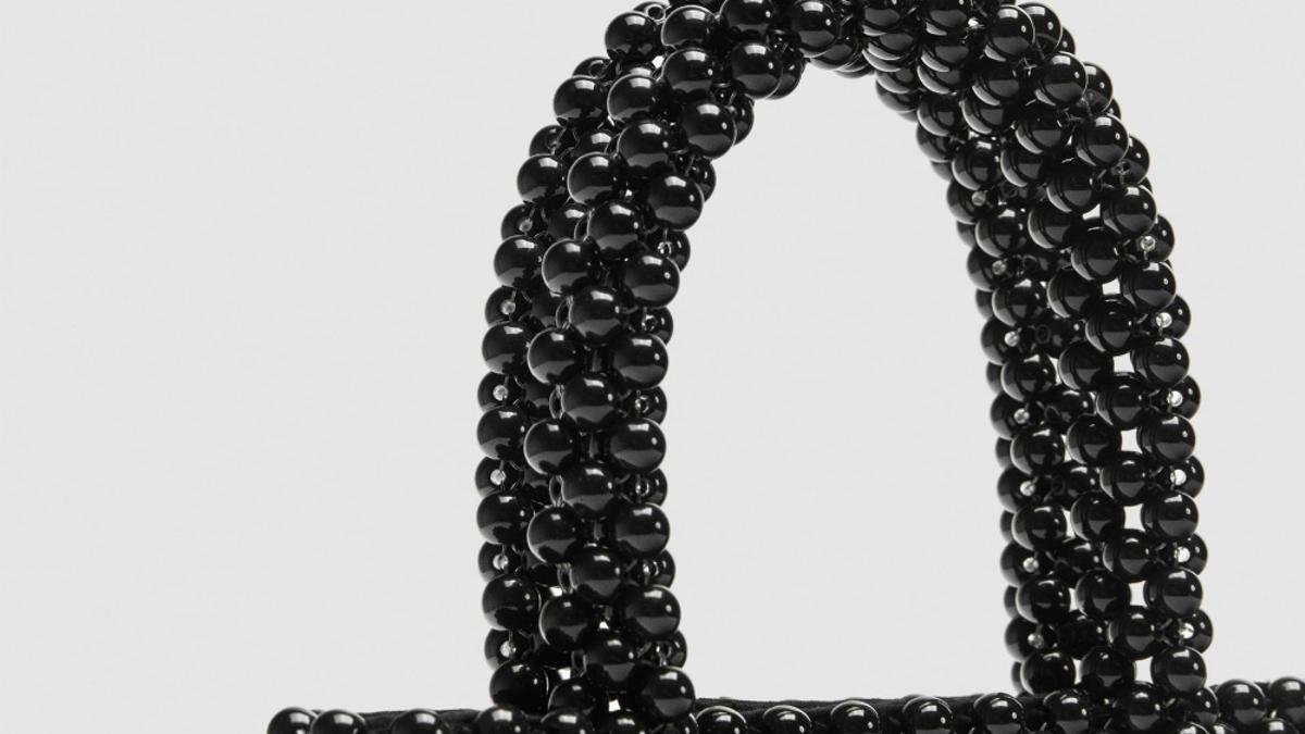 Mini Shopper Bolitas en negro de Zara