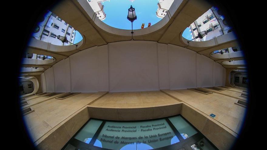 Al banquillo el director de una sucursal bancaria de Alicante por apropiarse de 300.000 euros de las cuentas de clientes fallecidos