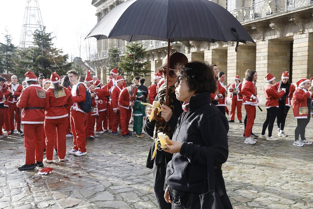 Gran ambiente en la Carrera de Papá Noel en Santiago