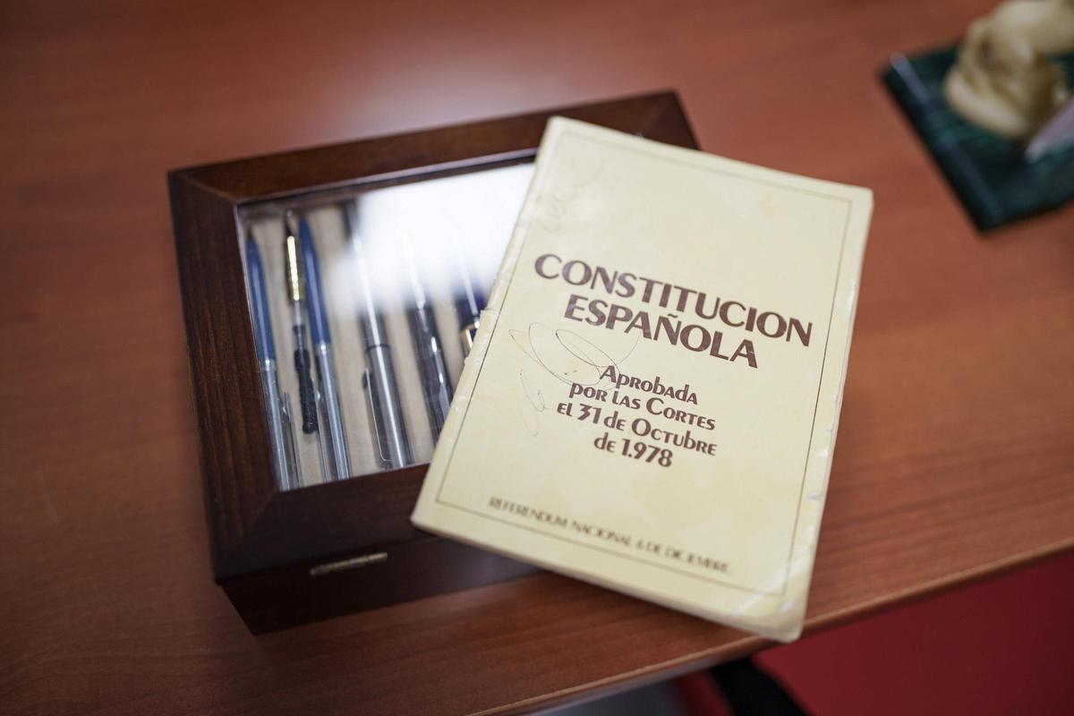 Cumple años el día de las elecciones y lleva toda la vida guardando papeletas.