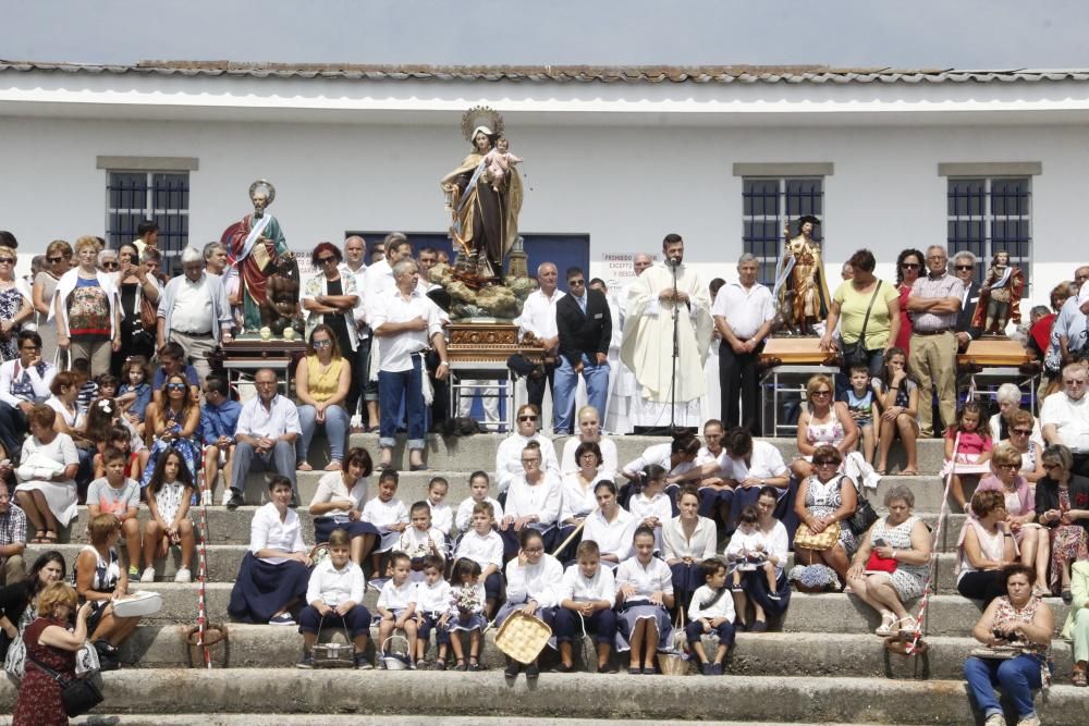 Meira se vuelva en la ofrenda a los marineros